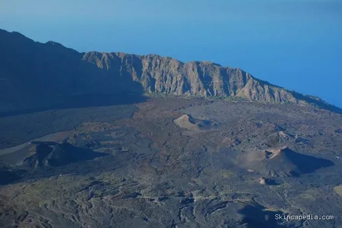 Cape Verde punya banyak tempat wisata menarik. Salah satunya desa Cha das Caldeiras