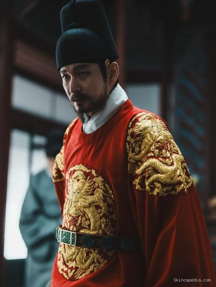 The East Palace CHO SEUNG WOO as Yi Yeon in The East Palace Cr. Garage Lab/Netflix © 2026 The East Palace CHO SEUNG WOO as Yi Yeon in The East Palace Cr. Garage Lab/Netflix © 2026