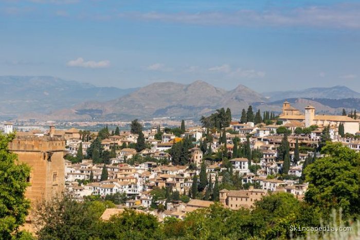 Granada di wilayah Andalusia, Spanyol, yang memiliki banyak arsitektur Moor Granada di wilayah Andalusia, Spanyol, yang memiliki banyak arsitektur Moor