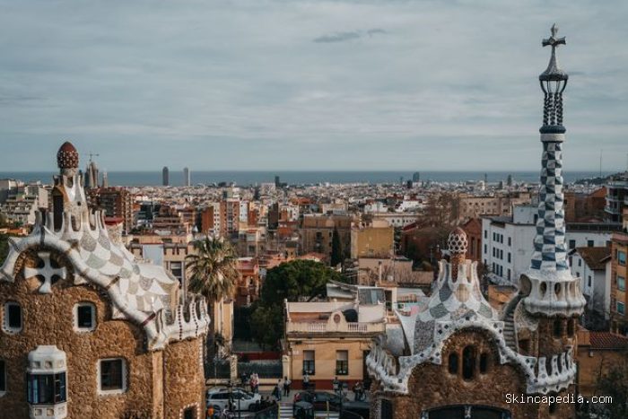 Barcelona menjadi destinasi wisata populer di Spanyol. Di sana terkenal banyak bangunan dengan arsitektur megah. Barcelona menjadi destinasi wisata populer di Spanyol. Di sana terkenal banyak bangunan dengan arsitektur megah.
