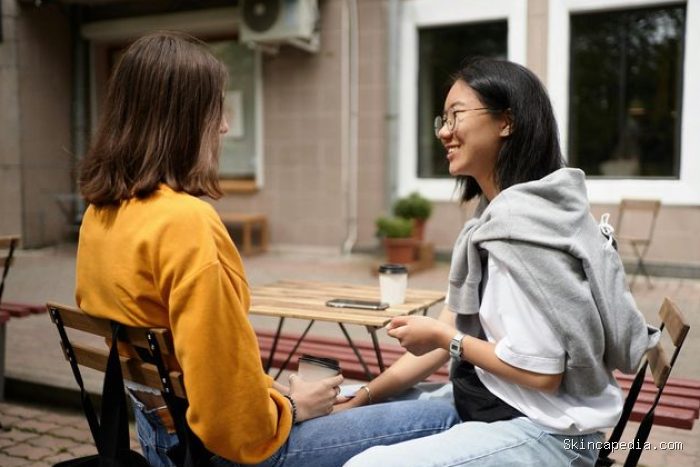 Orang yang punya empati tinggi mendengarkan orang lain. Mereka adalah pendengar yang baik. Orang yang punya empati tinggi mendengarkan orang lain. Mereka adalah pendengar yang baik.