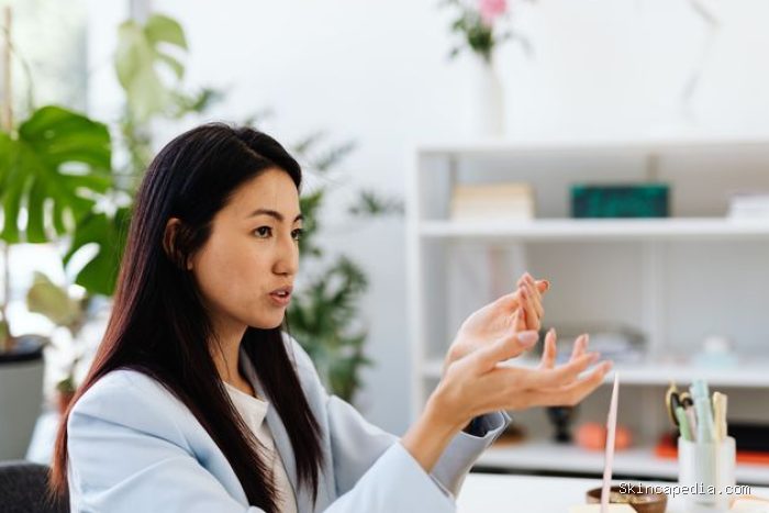 Orang yang berintegritas tinggi tidak selalu menjadi orang yang paling disukai di ruangan. Ketika mereka terlibat dalam percakapan yang bertentangan dengan moral mereka sendiri, mereka adalah orang pertama yang berdiri dan berkata, Orang yang berintegritas tinggi tidak selalu menjadi orang yang paling disukai di ruangan. Ketika mereka terlibat dalam percakapan yang bertentangan dengan moral mereka sendiri, mereka adalah orang pertama yang berdiri dan berkata,