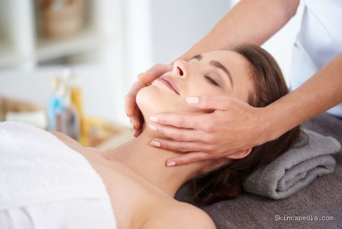Cara mengencangkan kulit wajah menurut dermatolog. Memijat wajah sendiri dengan lembut atau senam wajah dapat merangsang jaringan otot yang meningkatkan volume kulit dan melawan penurunan massa otot wajah. Cara mengencangkan kulit wajah menurut dermatolog. Memijat wajah sendiri dengan lembut atau senam wajah dapat merangsang jaringan otot yang meningkatkan volume kulit dan melawan penurunan massa otot wajah.