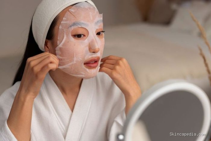 Untuk mengencangkan dan membuat kulit kenyal, bisa juga untuk menambahkan rutinitas memakai masker wajah. Untuk mengencangkan dan membuat kulit kenyal, bisa juga untuk menambahkan rutinitas memakai masker wajah.