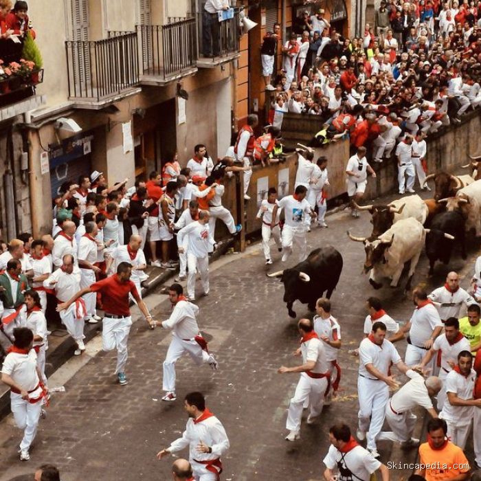 Festival di Spanyol, perang tomat dan menghindari banteng marah Festival di Spanyol, perang tomat dan menghindari banteng marah