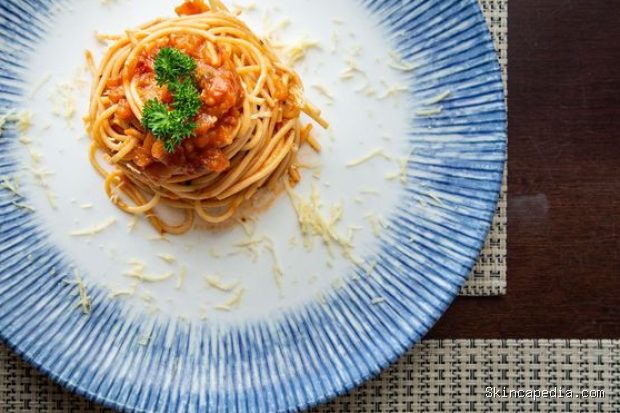 Pasta, salah satu menu yang disajikan di pernikahan Taylor Swift/Foto: Pexels.com/Marian Sol Miranda Menu pernikahan Taylor Swift menyajikan beragam hidangan premium dari berbagai negara, mulai dari sushi hingga filet mignon, lengkap dengan meja dessert yang mewah.