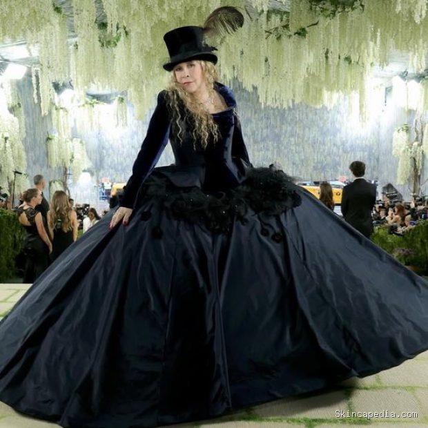 Stevie Nicks menyanyikan lagu ikonsnya di pernikahan Taylor Swift/Foto: Instagram.com/stevienicks Hiburan dalam pernikahan Taylor Swift menghadirkan musisi legendaris seperti Stevie Nicks dan Paul McCartney, lengkap dengan orkestra dan karaoke eksklusif.