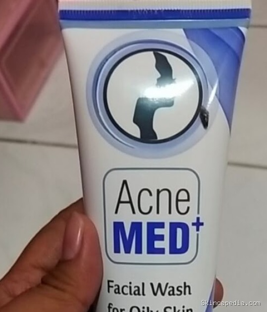 AcneMed Facial Wash Oily Skin: Cek Ingredients & Efeknya