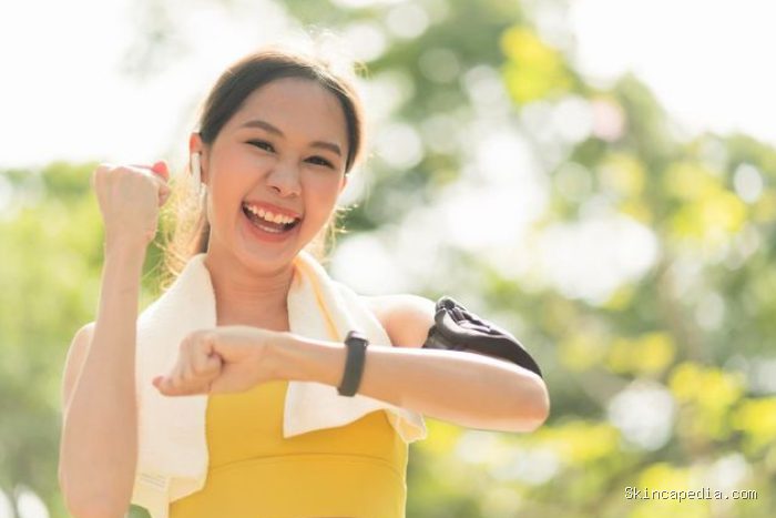 orang yang berolahraga di hari kerja merasa lebih bahagia, mengalami lebih sedikit stres, dan lebih produktif daripada rekan kerja yang tidak banyak bergerak.