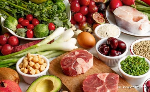 Makanan utuh menyediakan beragam zat gizi yang bekerja bersama untuk menjaga fungsi tubuh, memperkuat daya tahan, dan mendukung kesehatan secara menyeluruh/ Foto: Freepik.com/Freepik Makanan utuh menyediakan beragam zat gizi yang bekerja bersama untuk menjaga fungsi tubuh, memperkuat daya tahan, dan mendukung kesehatan secara menyeluruh/ Foto: Freepik.com/Freepik