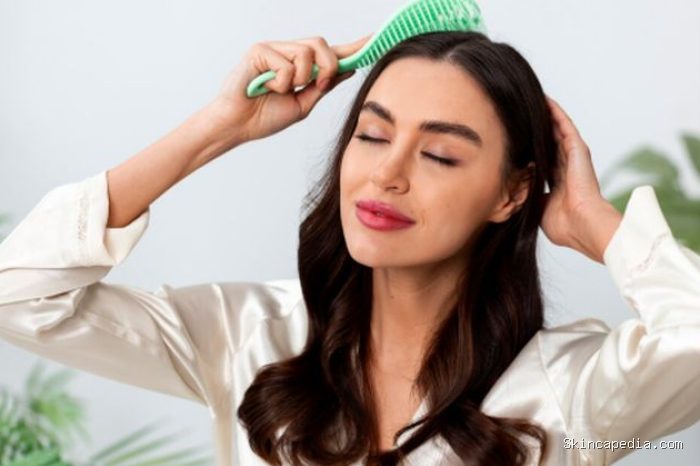 Lidah buaya memiliki berbagai manfaat untuk rambut, mulai dari membantu mengurangi ketombe hingga menjaga kelembapan rambut. / Foto: magnific.com Lidah buaya memiliki berbagai manfaat untuk rambut, mulai dari membantu mengurangi ketombe hingga menjaga kelembapan rambut. / Foto: magnific.com