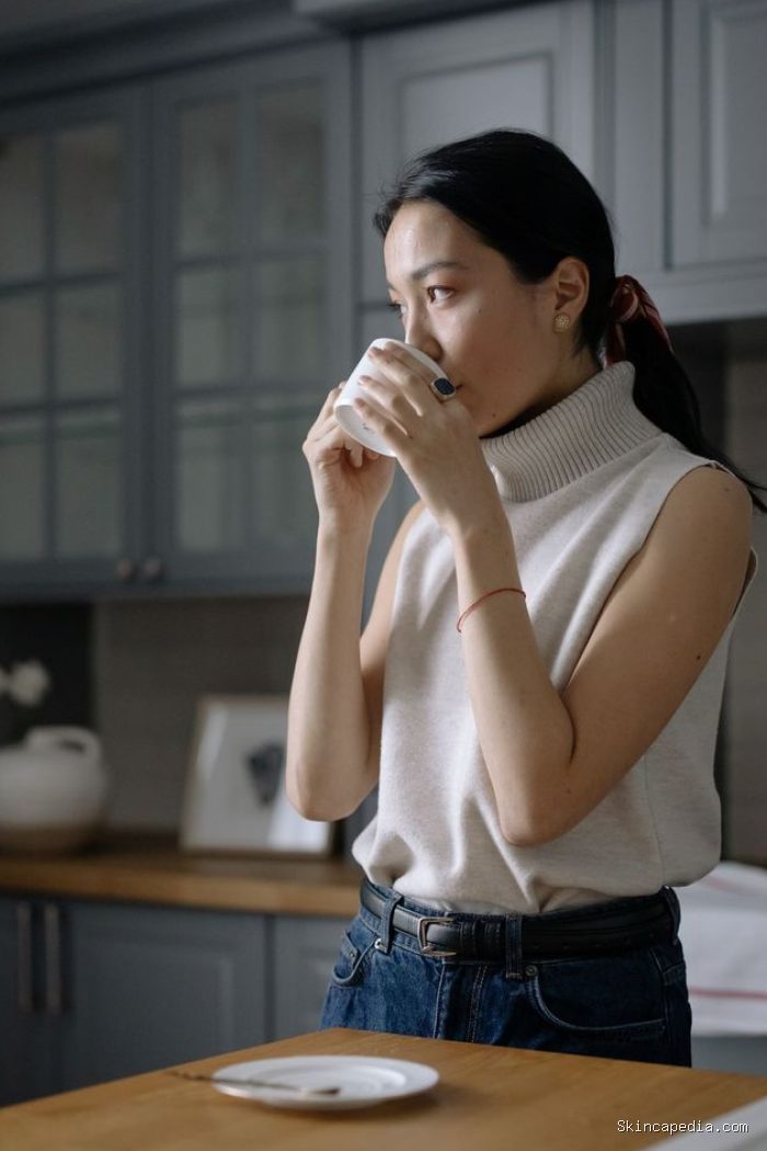 Ada beberapa jenis minuman yang baik dikonsumsi di pagi hari untuk membuat kulit glowing, salah satunya teh hijau Ada beberapa jenis minuman yang baik dikonsumsi di pagi hari untuk membuat kulit glowing, salah satunya teh hijau