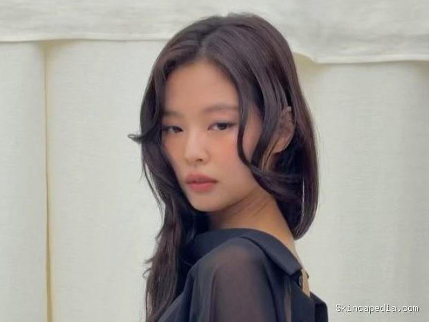 Potret Jennie BLACKPINK./ Foto: instagram.com/jennierubyjane Jennie akan ikut memanaskan musim panas dengan lagu cinta yang mengundang penasaran publik.