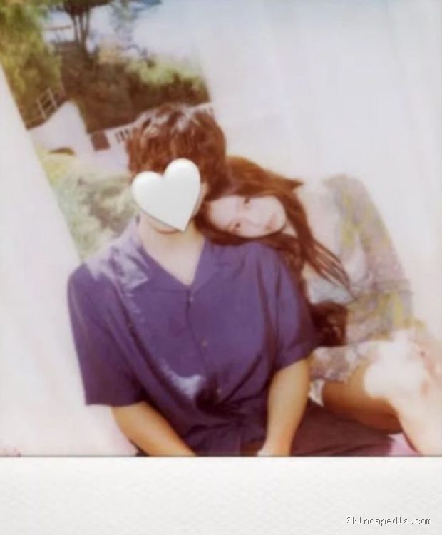 Potret Jennie dalam teaser comeback 'Less Than A LOVER'/ Foto: allkpop.com Jennie BLACKPINK mengisyaratkan akan comeback solo melalui perilisan foto dengan model misterius pada (19/7).