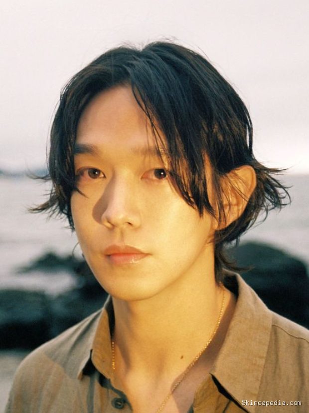 Potret Kevin Oh dalam video klip lagu 'my girl'/ Foto: instagram.com/kevinoh_ Lagu 'my girl' menandai kembalinya Kevin Oh ke industri musik usai menuntaskan pengabdian wajib militer.