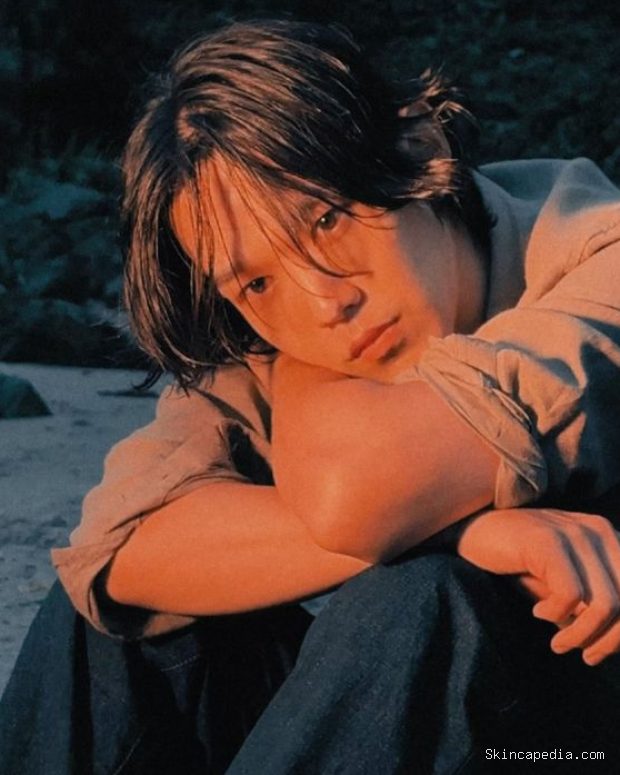 Potret Kevin Oh dalam video klip lagu 'my girl'/ Foto: instagram.com/kevinoh_ Kevin Oh mencurahkan perasaan cinta yang mendalam melalui rilisan lagu terbaru bertajuk 'my girl'.