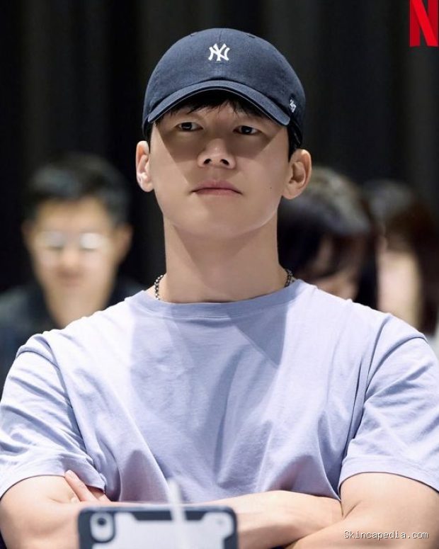 Kim Moo Yeol saat script reading drama First Doctor/ Foto: instagram.com/netflixkr Kim Moo Yeol saat script reading drama First Doctor/ Foto: instagram.com/netflixkr
