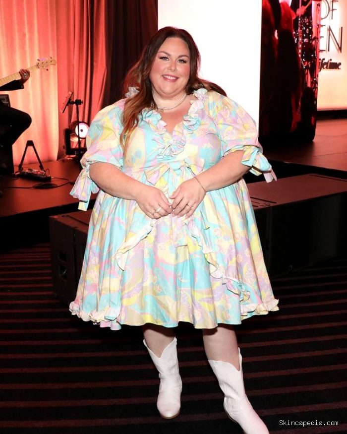 Aktris yang membintangi serial This Is Us, Chrissy Metz, menjadi salah satu yang memiliki kisah perjalanan diet yang mengesankan dan menginspirasi. Ia berhasil menurunkan berat badan hingga 45 kg. Ada beberapa rutinitas sehat yang ia terapkan.