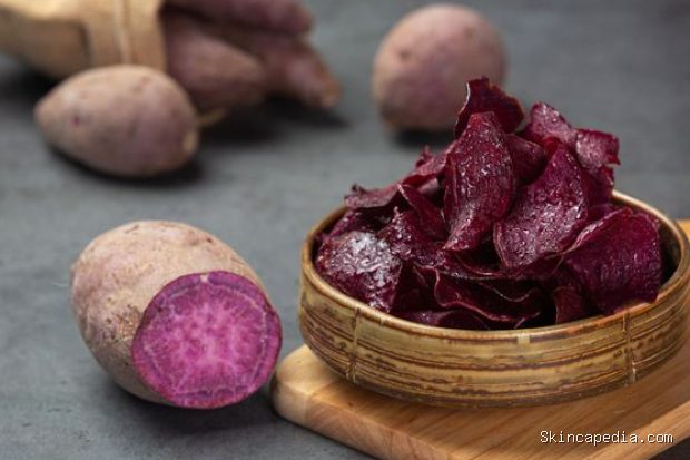 Mengenal fakta ube yang sedang viral/Foto: Magnific.com/jcomp Ube merupakan jenis ubi berwarna ungu yang berbeda dari taro maupun ubi ungu biasa. Tanaman ini sudah lama menjadi bagian penting dalam kuliner Filipina.