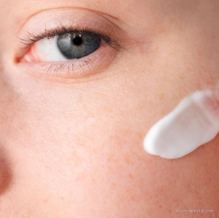 Patch test dapat membantu mengetahui apakah sunscreen cocok dengan kulitmu sebelum digunakan ke seluruh wajah.