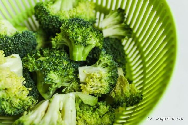 Brokoli adalah makanan tinggi serat yang rendah kalori, kaya vitamin, dan dapat membantu mendukung pola makan sehat bagi penderita diabetes.