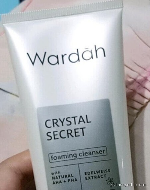 Wardah Crystal Secret Foaming Cleanser: Cek Ingredients Rahasia Kulit Cerah