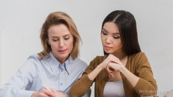 Tanda orang tangguh yang baik hati lainnya adalah tidak sibuk menyalahkan atau menjauhi orang lain yang sedang bermasalah. Dengan empatinya yang tinggi, mereka akan merangkul orang tersebut dengan baik Tanda orang tangguh yang baik hati lainnya adalah tidak sibuk menyalahkan atau menjauhi orang lain yang sedang bermasalah. Dengan empatinya yang tinggi, mereka akan merangkul orang tersebut dengan baik