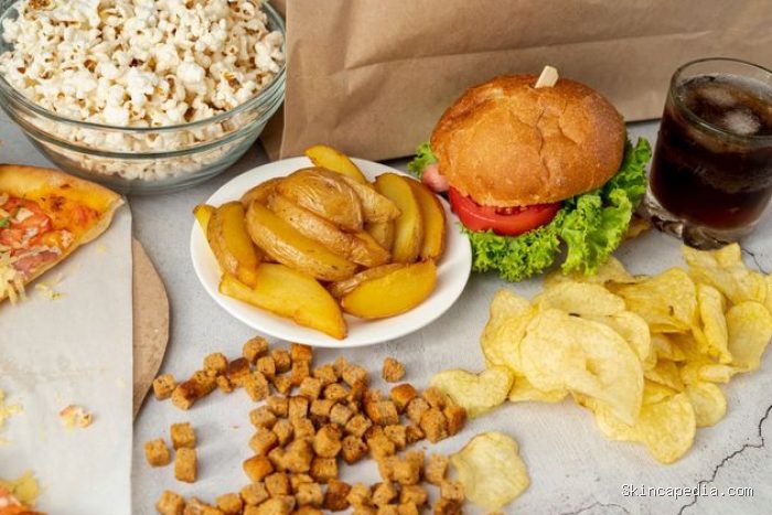 kebiasaan makan di pesawat yang dianggap tidak sopan adalah membawa makanan yang mudah berantakan atau renyah berjatuhan. kebiasaan makan di pesawat yang dianggap tidak sopan adalah membawa makanan yang mudah berantakan atau renyah berjatuhan.