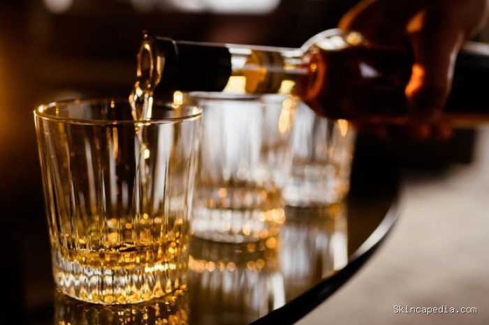 Kebiasaan makan di pesawat yang tidak sopan adalah terlalu banyak minum alkohol. Kebiasaan makan di pesawat yang tidak sopan adalah terlalu banyak minum alkohol.