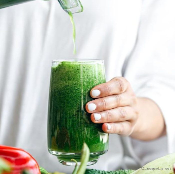 Jus seledri termasuk jus sayur yang bisa membantu turunkan berat badan. Kandungan air yang tinggi bisa membantu tubuh tetap terhidrasi dan membuat perut kenyang lebih lama. Jus seledri termasuk jus sayur yang bisa membantu turunkan berat badan. Kandungan air yang tinggi bisa membantu tubuh tetap terhidrasi dan membuat perut kenyang lebih lama.