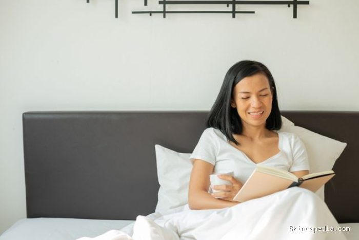 orang yang bangun pagi juga menyukai aktivitas yang berkaitan dengan ketenangan rumah. Mereka lebih suka membaca buku daripada bernyanyi di karaoke. orang yang bangun pagi juga menyukai aktivitas yang berkaitan dengan ketenangan rumah. Mereka lebih suka membaca buku daripada bernyanyi di karaoke.
