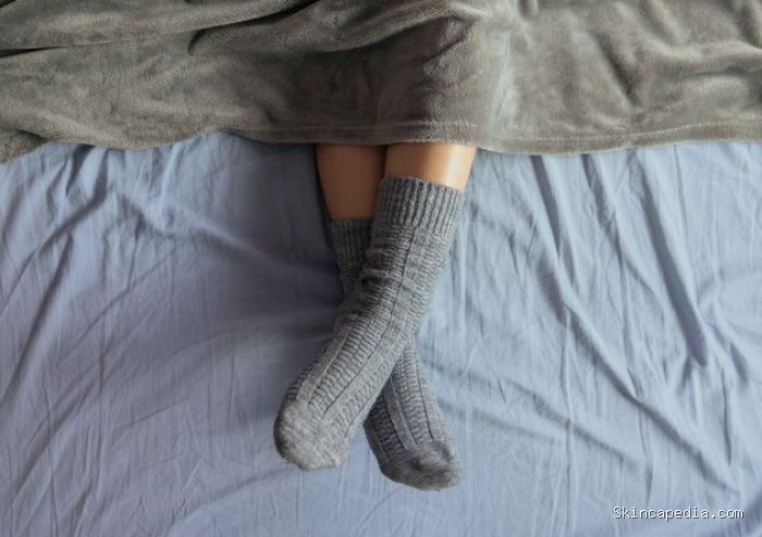 Rupanya, menurut psikolog, ada ciri kepribadian yang bisa terungkap dari seseorang yang suka tidur menggunakan kaus kaki. Apa saja? Rupanya, menurut psikolog, ada ciri kepribadian yang bisa terungkap dari seseorang yang suka tidur menggunakan kaus kaki. Apa saja?