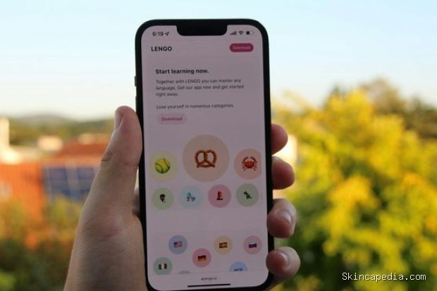 Cara mengenali orang cerdas dari aplikasi belajar bahasa asing/Foto: Unsplash.com/johnny_appleseed Salah satu cara mengenali orang cerdas berikutnya adalah adanya aplikasi belajar bahasa asing yang menunjukkan keinginan untuk terus belajar.