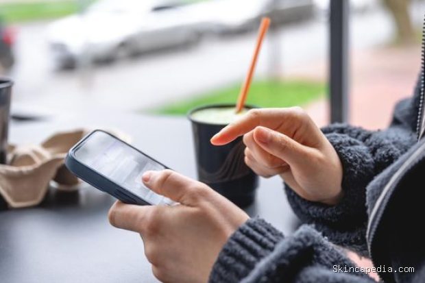 Cara mengenali orang cerdas dari kebiasaan mencatat di ponsel/Foto: Magnific.com/ pvproductions Salah satu cara mengenali orang cerdas adalah melihat apakah mereka terbiasa mencatat ide, membuat daftar tugas, dan menyusun rencana melalui aplikasi di ponsel.