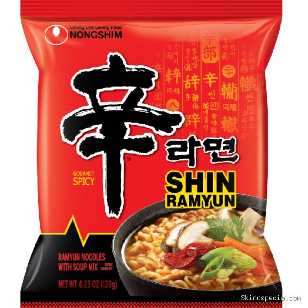Nongshim Shin Ramyun, mi instan terbaik di dunia versi Smarter Ranking/Foto: Dok. Official Website Nongshim Nongshim Shin Ramyun berhasil menempati posisi pertama dalam daftar mi instan terbaik di dunia versi Smarter Ranking 2026 berkat kuah yang kaya rasa, tekstur mi yang kenyal, serta kualitas yang konsisten.