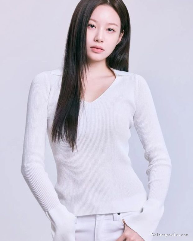 Potret Park Yoo Na dalam foto profil terbaru/ Foto: instagram.com/you_naaaa Park Yoo Na memperbarui foto profilnya dalam naungan KeyEast Entertainment. Sang aktris menyiratkan kepercayaan mendalamnya kepada agensi yang memanajemen karirnya.