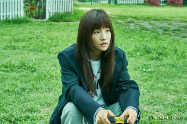 Potret Park So Dam dalam film 'The Journey to Gyeongju'/ Foto: soompi.com Potret terbaru Park So Dam dalam potongan adegan film 'The Journey to Gyeongju'.