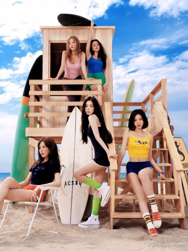 Potret Red Velvet dalam foto konsep album 'Velvet Summer'/ Foto: instagram.com/redvelvet_smtown Red Velvet bergabung meramaikan musim panas di tahun 2026 dengan merilis album 'Velvet Summer' yang memiliki lagu andalan 'Surfin' Boy'.