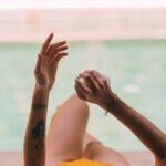 Photo by Mikhail Nilov via Pexels - Rekomendasi Sunscreen untuk Kulit Berminyak agar Bebas Kilap