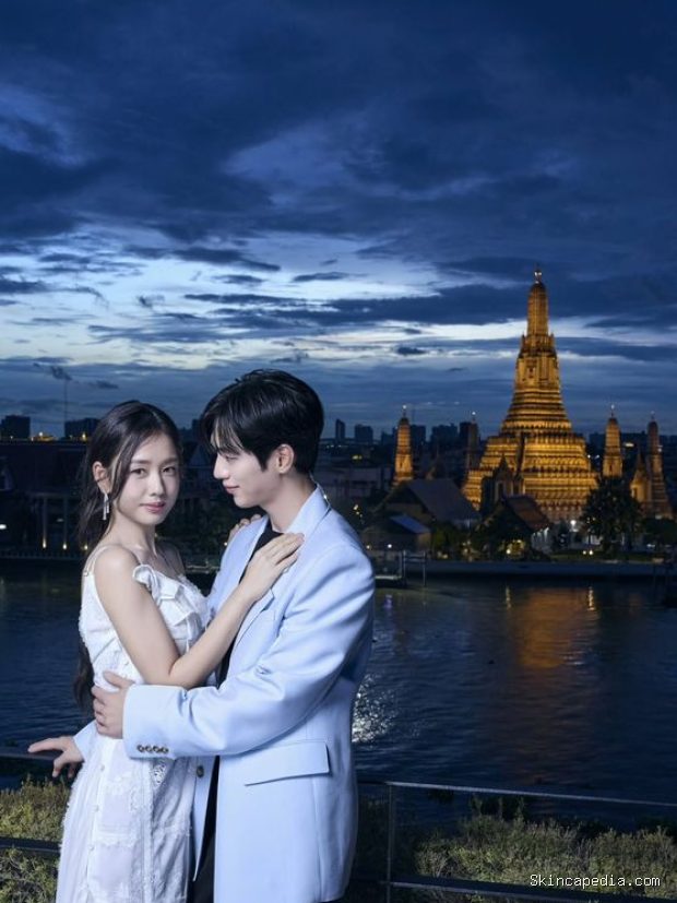 Potret Ahn Eun Jin dan Seo Kang Joon di Bangkok/ Foto: instagram.com/primevideo Ahn Eun Jin dan Seo Kang Joon berpose romantis dalam pemotretan terbaru di Bangkok.