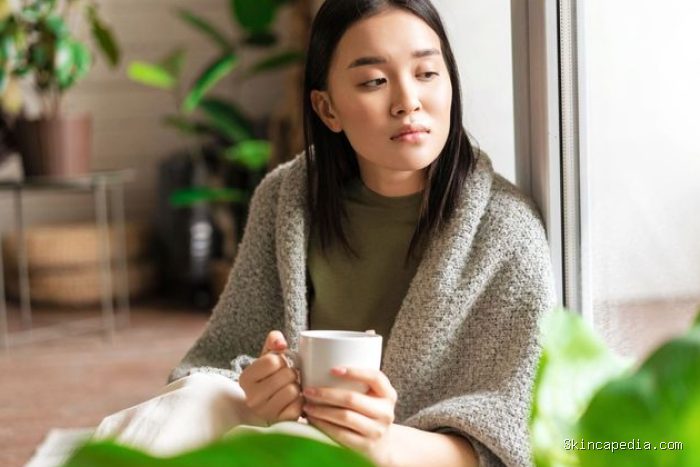 Orang menjadi sedih saat jatuh cinta karena hubungan dan perlakuan yang penuh cinta ini membuat flashback ke masa lalu yang kurang baik. Orang menjadi sedih saat jatuh cinta karena hubungan dan perlakuan yang penuh cinta ini membuat flashback ke masa lalu yang kurang baik.