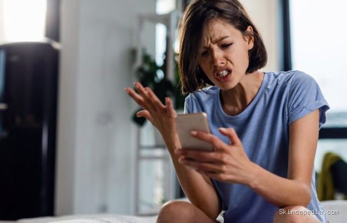Perubahan emosi seperti lebih mudah tersinggung atau marah terhadap hal kecil bisa menjadi tanda bahwa kamu sedang kewalahan secara mental. Perubahan emosi seperti lebih mudah tersinggung atau marah terhadap hal kecil bisa menjadi tanda bahwa kamu sedang kewalahan secara mental.