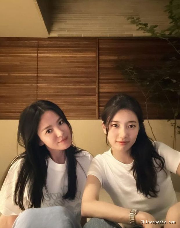 Potret Song Hye Kyo dan Suzy/ Foto: koreaboo.com Di balik sorotan mengenakan gaun yang sama secara kebetulan dalam waktu berdekatan, Song Hye Kyo dan Suzy ternyata adalah sepasang sahabat dekat.