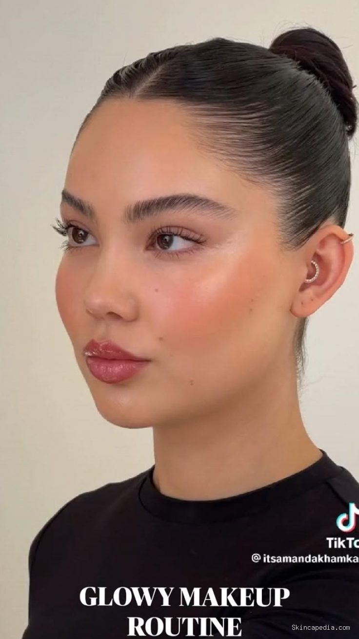 Photo by mx.pinterest.com - Panduan Langkah demi Langkah Makeup Glowy untuk Pemula