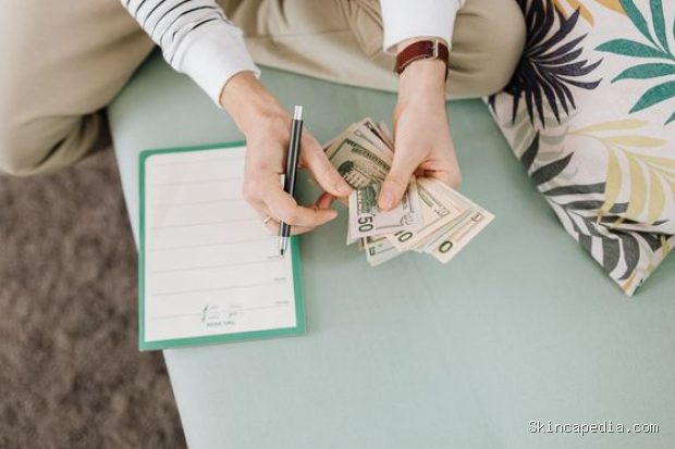 No-spend challenge bisa disesuaikan dengan kondisi keuangan/Foto: Pexels.com/karola g No-spend challenge bisa dilakukan dengan membuat tantangan berdasarkan kategori pengeluaran tertentu agar lebih realistis dan mudah dipertahankan.