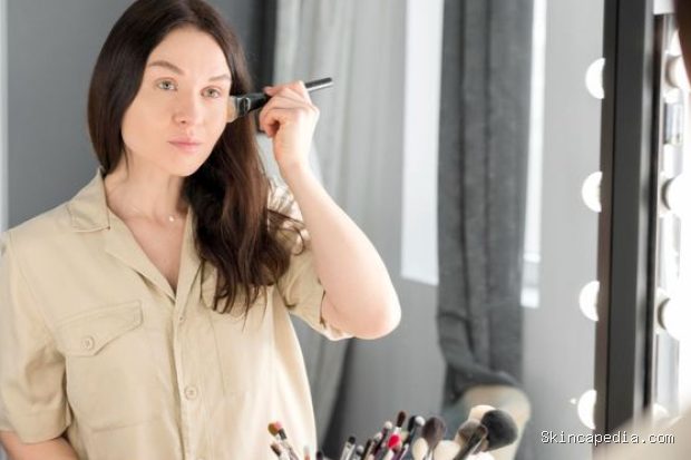 Makeup brush cepat rusak ketika sisa produk dibiarkan menumpuk dan kuas tidak dibersihkan secara rutin/Foto: Magnific Makeup brush cepat rusak ketika sisa produk dibiarkan menumpuk dan kuas tidak dibersihkan secara rutin. Kondisi tersebut juga dapat meningkatkan risiko bakteri berpindah ke kulit dan menyebabkan iritasi atau jerawat. Membersihkan kuas secara berkala menjadi bagian penting dalam menjaga kebersihan alat makeup.